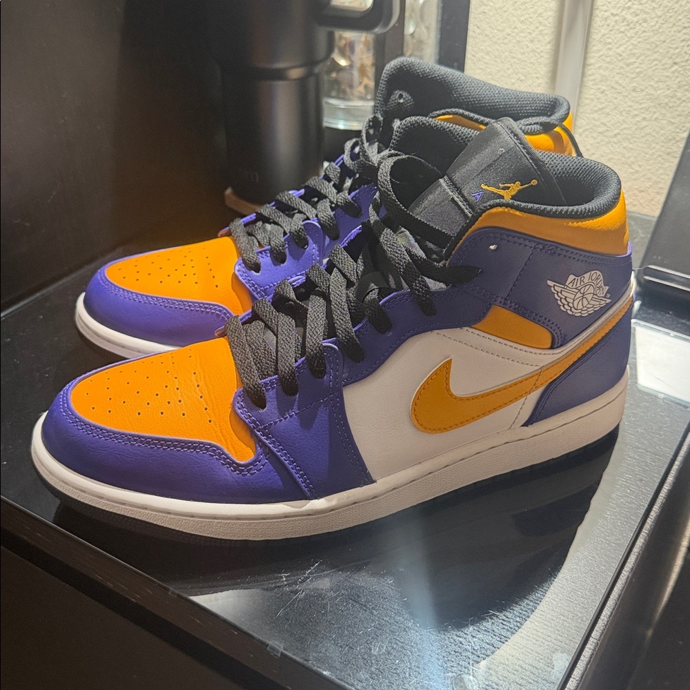 Nike Air Jordan 1 Mid Lakers Purple University Gold Retro DQ8426-517 Mens New - Picture 3 of 8